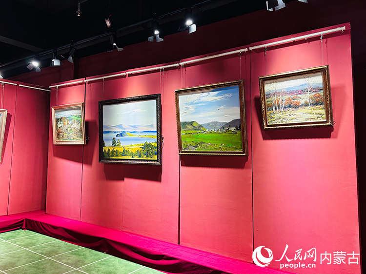 油畫寫生基地中展示的作品。人民網(wǎng)記者 張聿修攝