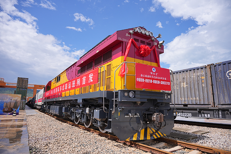 “鄭和號(hào)”海公鐵國(guó)際多式聯(lián)運(yùn)班列首發(fā)。騰俊國(guó)際陸港供圖